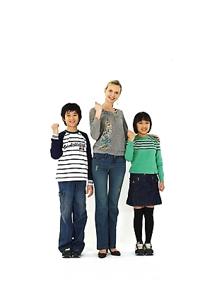 포토 JPG 스튜디오촬영 전신 서양인 외국인 여자 어린이교육 교육 남자 초등학생 어린이 포즈 수업 영어교육 누끼 사람 동양인 손짓 세명 파이팅 교사 한국인 영어교사 어린이만 국내포토 직업 학생 영어 모션 실내 인종 파일형식