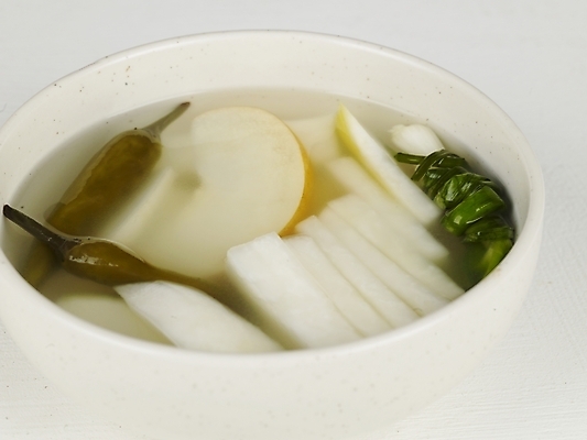 포토 JPG 스튜디오촬영 한식 고추 반찬 한국 사람없음 배 무 겨울음식 흰배경 발효 파 동치미 발효음식 국내포토 아시아 음식 백그라운드 겨울 채소 과일 김치 뿌리채소 실내 흰색 파일형식