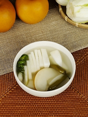 포토 JPG 한식 고추 반찬 한국 실내 사람없음 배 무 배추 겨울음식 발효 파 동치미 발효음식 국내포토 아시아 음식 겨울 채소 과일 김치 뿌리채소 내부 파일형식