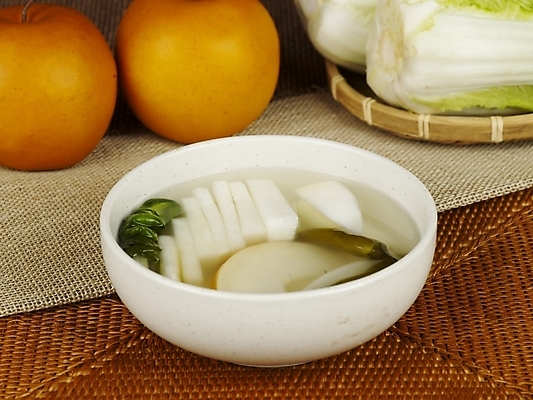 포토 JPG 한식 고추 반찬 한국 실내 사람없음 배 무 배추 겨울음식 발효 파 동치미 발효음식 국내포토 아시아 음식 겨울 채소 과일 김치 뿌리채소 내부 파일형식