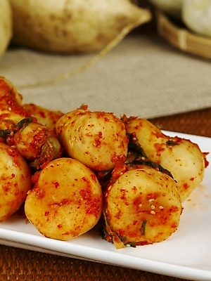 포토 JPG 한식 반찬 김치 한국 실내 사람없음 무 발효 발효음식 총각김치 총각무 국내포토 아시아 음식 뿌리채소 내부 파일형식