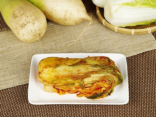 포토 JPG 한식 반찬 한국 실내 사람없음 발효 배추김치 발효음식 한포기 국내포토 1 아시아 음식 김치 내부 파일형식
