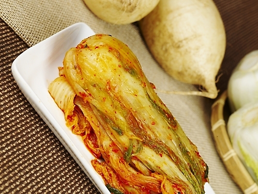 포토 JPG 한식 반찬 한국 실내 사람없음 발효 배추김치 발효음식 한포기 국내포토 1 아시아 음식 김치 내부 파일형식