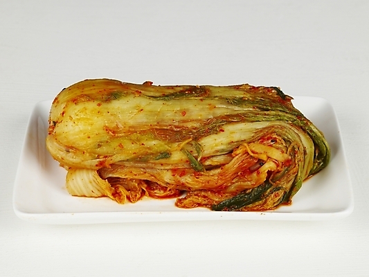 포토 JPG 스튜디오촬영 한식 반찬 김치 한국 누끼 사람없음 흰배경 발효 배추김치 발효음식 한포기 국내포토 1 아시아 음식 백그라운드 실내 흰색 파일형식