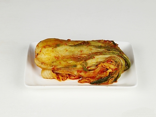 포토 JPG 스튜디오촬영 한식 반찬 한국 누끼 사람없음 흰배경 발효 배추김치 발효음식 한포기 국내포토 1 아시아 음식 백그라운드 김치 실내 흰색 파일형식
