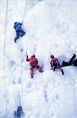 포토 JPG 주간 겨울 사람 야외 세명 레포츠 얼음 눈 빙벽등반 국내포토 자연요소 계절 레저 날씨 파일형식