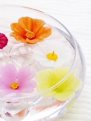 포토 JPG 웰빙 꽃무늬 초 촛불 유리병 사람없음 인테리어 수건 위생용품 뷰티 오브젝트 국내포토 디자인 꽃 생활용품 무늬 병_용기 파일형식