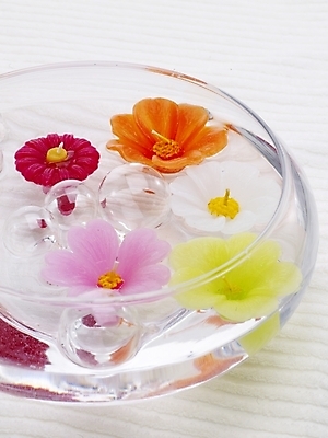 포토 JPG 웰빙 꽃무늬 초 촛불 유리병 사람없음 인테리어 수건 위생용품 뷰티 오브젝트 국내포토 디자인 꽃 생활용품 무늬 병_용기 파일형식