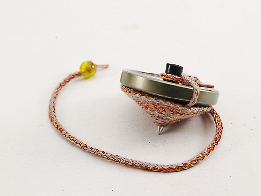 포토 JPG 한국문화 한국전통 생활용품 전통소품 한국 누끼 사람없음 놀이용품 전통놀이 팽이 팽이치기 팽이줄 국내포토 동양문화 전통 아시아 줄 놀이 오브젝트 파일형식