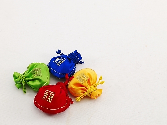 포토 JPG 한국전통 잡화 명절 장신구 새해 복주머니 누끼 사람없음 설날 전통의상 오브젝트 향주머니 국내포토 전통 기념일 전통소품 한국 주머니 파일형식