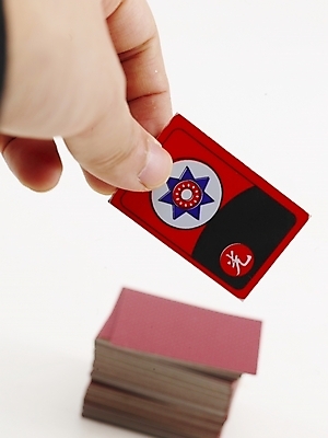 포토 JPG 한국문화 손 생활용품 신체부위 놀이용품 손모양 화투 화투놀이 국내포토 모양 동양문화 한국 사람 게임 오브젝트 파일형식 손_신체부위