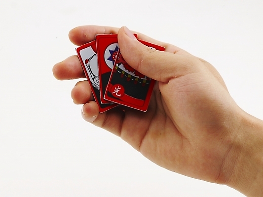 포토 JPG 한국문화 손 생활용품 신체부위 놀이용품 손모양 삼광 화투 화투놀이 국내포토 모양 동양문화 한국 사람 게임 오브젝트 파일형식 손_신체부위