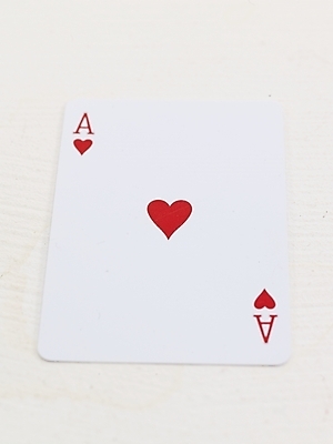 포토 JPG 문자 기호 알파벳 생활용품 누끼 사람없음 놀이용품 게임 하트 트럼프 A 포커 국내포토 모양 영어 놀이 오브젝트 파일형식