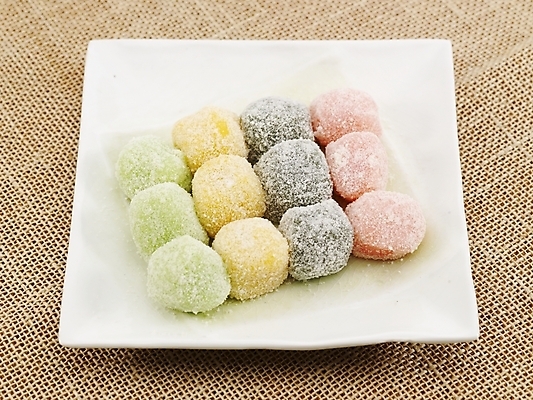 포토 JPG 명절 한식 음식 디저트 떡 한국 실내 누끼 사람없음 하이앵글 전통음식 경단 로얄경단 모찌 국내포토 전통 기념일 아시아 뷰포인트 내부 파일형식