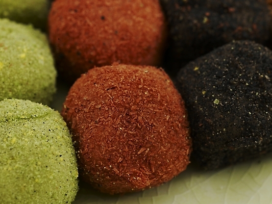 포토 JPG 명절 한식 음식 디저트 떡 한국 실내 근접촬영 사람없음 하이앵글 전통음식 경단 국내포토 전통 기념일 아시아 뷰포인트 내부 파일형식