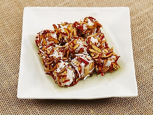 포토 JPG 명절 한식 음식 디저트 떡 한국 실내 누끼 사람없음 하이앵글 전통음식 경단 대추경단 국내포토 전통 기념일 아시아 뷰포인트 내부 파일형식