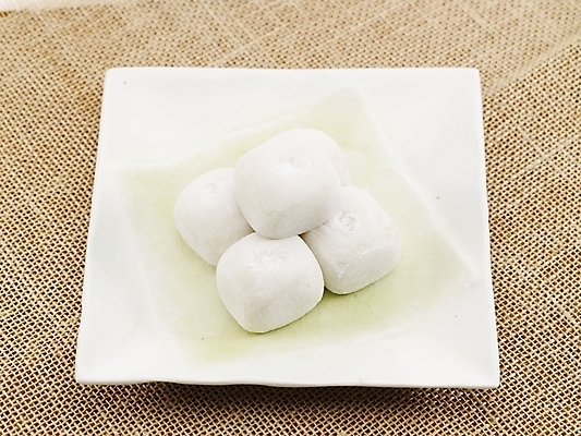 포토 JPG 명절 한식 음식 디저트 떡 한국 실내 누끼 사람없음 하이앵글 여러개 전통음식 찹쌀떡 찹쌀모찌 국내포토 전통 기념일 아시아 뷰포인트 다수 내부 파일형식