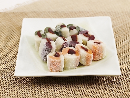 포토 JPG 명절 한식 음식 디저트 떡 한국 실내 누끼 사람없음 하이앵글 전통음식 색동말이 국내포토 전통 기념일 아시아 뷰포인트 내부 파일형식