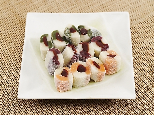 포토 JPG 명절 한식 음식 디저트 떡 한국 실내 누끼 사람없음 하이앵글 전통음식 색동말이 국내포토 전통 기념일 아시아 뷰포인트 내부 파일형식