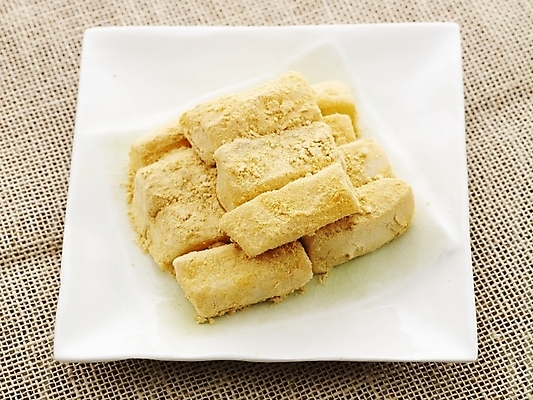 포토 JPG 명절 한식 음식 디저트 떡 실내 누끼 사람없음 하이앵글 전통음식 인절미 국내포토 전통 기념일 뷰포인트 내부 파일형식