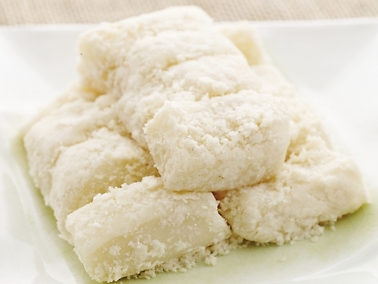 포토 JPG 명절 한식 음식 디저트 떡 실내 근접촬영 사람없음 하이앵글 전통음식 기피팥인절미 인절미 국내포토 전통 기념일 뷰포인트 내부 파일형식