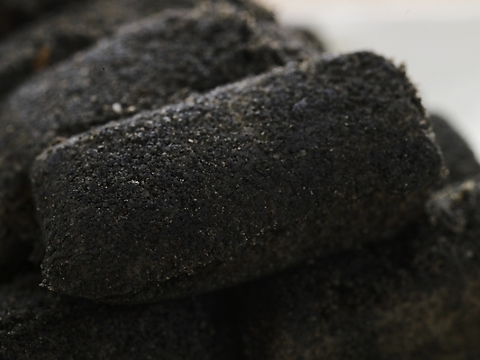 포토 JPG 명절 한식 음식 디저트 떡 실내 근접촬영 사람없음 하이앵글 전통음식 인절미 흑임자인절미 국내포토 전통 기념일 뷰포인트 내부 파일형식