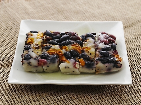 포토 JPG 명절 한식 음식 디저트 떡 실내 누끼 사람없음 하이앵글 전통음식 영양찰떡 국내포토 전통 기념일 뷰포인트 내부 파일형식