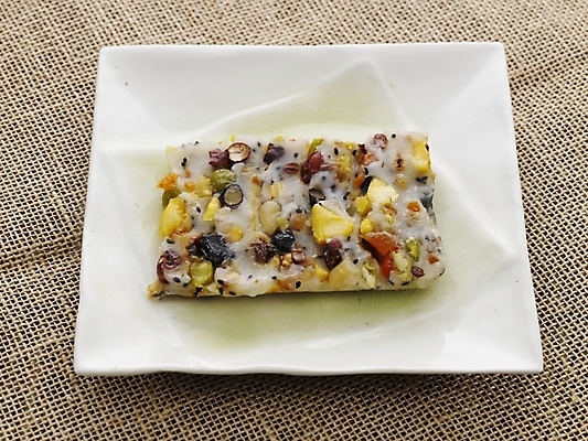 포토 JPG 명절 한식 음식 디저트 떡 실내 누끼 사람없음 하이앵글 한개 전통음식 영양찰떡 국내포토 1 전통 기념일 뷰포인트 내부 파일형식