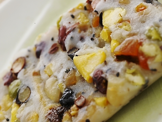 포토 JPG 명절 한식 음식 디저트 콩 떡 실내 근접촬영 사람없음 하이앵글 전통음식 영양찰떡 국내포토 전통 기념일 뷰포인트 곡류 내부 파일형식