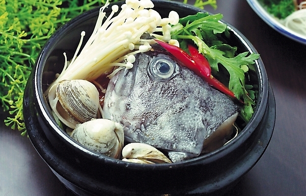 포토 JPG 스튜디오촬영 음식 조개 사람없음 머리 생선요리 팽이버섯 대구 대구탕 국내포토 한식 어패류 실내 어류 신체부위 버섯 탕 파일형식