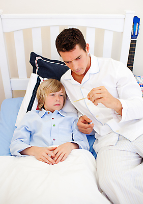 포토 JPG 해외이미지 남자 아들 어린이 가족 주택 실내 소년 성인 두명 인테리어 부모 침실 고통 간호사 자녀 침대 아빠 보호 질병 온도계 보물 위로 남동생 돌봄 해로움 의료성형뷰티 해외202004 약함 해외포토 디자인 감정 가구 컨셉 의학 관계 모션 사람 내부 건물 의료진 동생 파일형식