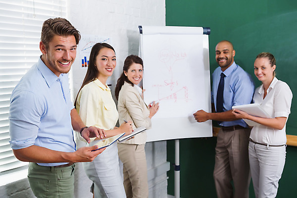 포토 JPG 해외이미지 서양인 외국인 백인 여자 남자 40대 중년 비즈니스 직장 함께함 실내 서기 여러명 20대 성인 30대 사무실 기록 직장인 비즈니스맨 비즈니스우먼 발표 동료 직원 해외202004 해외포토 직업 다수 컨셉 회사 관계 모션 사람 인종 청년 내부 장년 파일형식