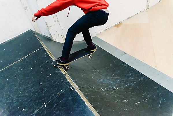 포토 JPG 해외이미지 라이프스타일 스포츠 백그라운드 놀이 거리 사람 경사 사람없음 점프 스케이팅 도시 스케이트보드 스케이터 스케이트장 프리스타일 해외202004 해외포토 스포츠시설 모션 겨울스포츠 운동선수 생활 보드_스포츠 파일형식