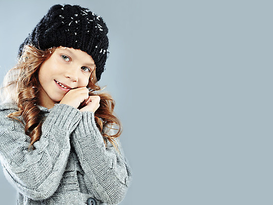 포토 JPG 해외이미지 헤어스타일 옷 계절 여자 딸 얼굴 어린이 백그라운드 겨울 따뜻함 건강 한명 사람 유행 기쁨 회색 추위 우아함 편안함 작음 스웨터 니트 만족 긍정 짜임 완벽 스타일 카피스페이스 해외202004 해외포토 1 감정 컬러 컨셉 상의 가족 신체부위 공백 감각 크기 파일형식