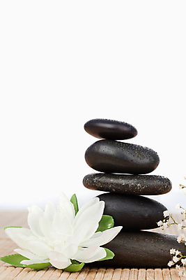 포토 JPG 해외이미지 라이프스타일 꽃 백그라운드 컨셉 휴식 사람없음 쌓기 검은색 스파 조약돌 흰색 석탑 테라피 해외202004 해외포토 식물 컬러 모션 생활 뷰티 탑 돌_바위 파일형식
