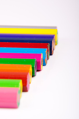 포토 JPG 해외이미지 분홍색 백그라운드 색연필 미술 사람없음 목재 빨간색 초록색 파란색 컬러풀 갈색 노란색 보라색 오브젝트 날카로움 스펙트럼 해외202004 해외포토 나무 컬러 재료 문화예술 학용품 파일형식