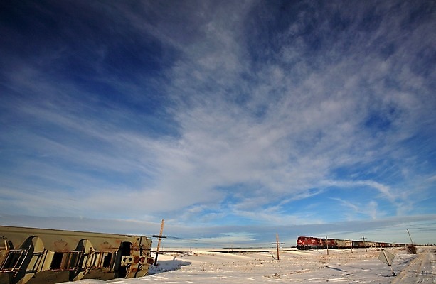 포토 JPG 해외이미지 겨울 자동차 사람없음 기차 긴급 바퀴 사건 깨짐 선로 해외202004 해외포토 계절 육상교통 컨셉 대중교통 파일형식