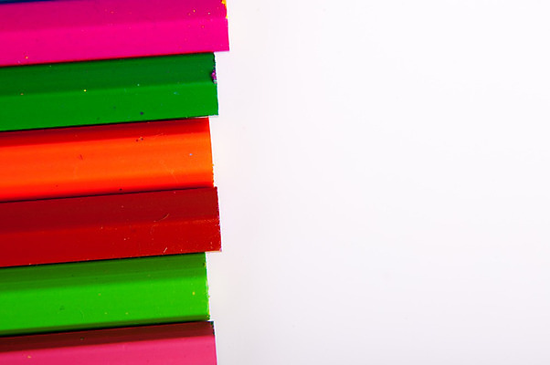 포토 JPG 해외이미지 분홍색 백그라운드 색연필 미술 사람없음 목재 빨간색 초록색 파란색 컬러풀 갈색 노란색 보라색 오브젝트 날카로움 스펙트럼 해외202004 해외포토 나무 컬러 재료 문화예술 학용품 파일형식