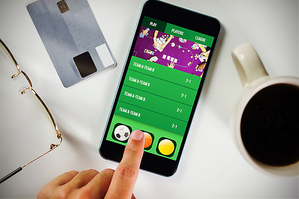 포토 JPG 해외이미지 백인 손 남자 비즈니스 손가락 한명 20대 신체부위 스마트폰 스크린 터치 게임 잡기 비즈니스맨 신용카드 어플리케이션 온라인 인터페이스 성인남자한명만 해외202004 해외포토 서양인 1 모션 놀이 사람 청년 금융 핸드폰 스마트기기 직장인 남자한명만 성인남자만 파일형식