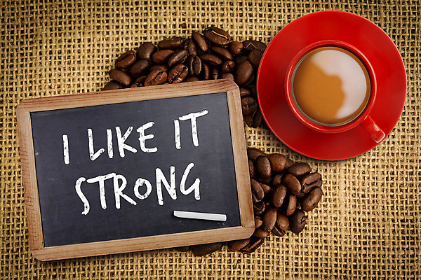 포토 JPG 해외이미지 모양 디자인 커피 사람없음 컵 빨간색 학습 갈색 칠판 원두 컵받침 분필 따뜻한음료 카페인 해외202004 해외포토 식기 교육 음료 컬러 받침대 초크 파일형식