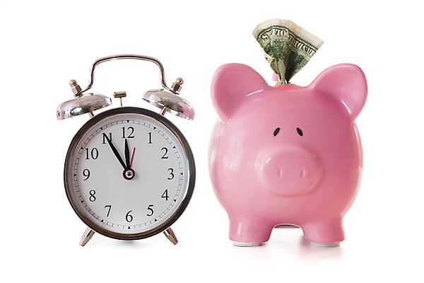 포토 JPG 해외이미지 돈 사람없음 금융 저축 돼지저금통 자명종 흰배경 해외202004 해외포토 시계 백그라운드 경제 저금통 알람 흰색 재산 파일형식