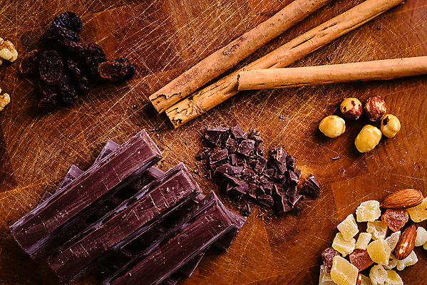 포토 JPG 해외이미지 음식 조각 재료 디저트 사탕 요리 사람없음 세트 갈색 쌓기 초콜릿 검은색 어둠 블록 견과류 바 막대기 그룹 달콤 가루 먹기 향신료 아로마 코코아 덩어리 개암나무 고립 깨짐 땅바닥 시나몬 카카오 개암 개조 맛있는 해외202004 해외포토 나무 열매 음료 컬러 컨셉 모션 바닥 맛 향미료 파일형식