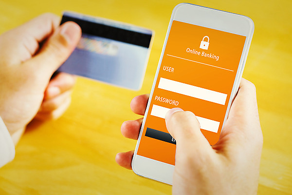 포토 JPG 해외이미지 백인 손 남자 인터넷 비즈니스 한명 들기 안전 20대 신체부위 스마트폰 노란색 스크린 터치 잡기 비즈니스맨 신용카드 암호 온라인쇼핑 전자상거래 인터페이스 체크카드 성인남자한명만 해외202004 해외포토 서양인 1 컬러 모션 사람 청년 금융 핸드폰 스마트기기 쇼핑 직장인 온라인 남자한명만 성인남자만 파일형식