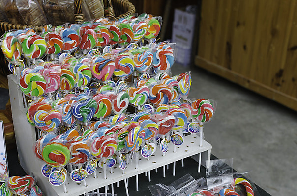 포토 JPG 해외이미지 디저트 선물 사람없음 컬러풀 과자 초콜릿 여러개 항아리 달콤 혼합 질감 젤리 카피스페이스 해외202004 해외포토 음식 컬러 다수 공백 도자기 맛 파일형식