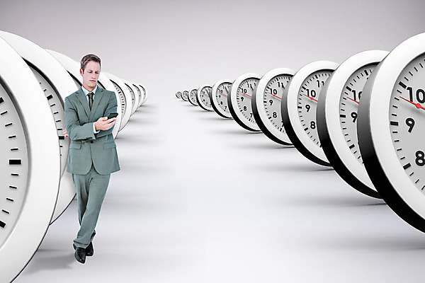 포토 JPG 해외이미지 백인 남자 시계 백그라운드 비즈니스 무선통신 한명 20대 성인 빛 스마트폰 스크린 회색 터치 흰색 타이핑 잡기 시간 비즈니스맨 스마트 집중 다이얼 마감 심각 카운트다운 스타일 성인남자한명만 해외202004 해외포토 서양인 1 컬러 컨셉 통신 모션 사람 청년 핸드폰 스마트기기 직장인 남자한명만 성인남자만 파일형식