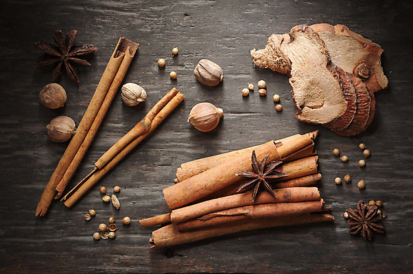 포토 JPG 해외이미지 음식 백그라운드 재료 탁자 건조 요리 사람없음 장식 갈색 주방 조미료 향신료 향 시나몬 해외202004 해외포토 컬러 가구 향미료 파일형식