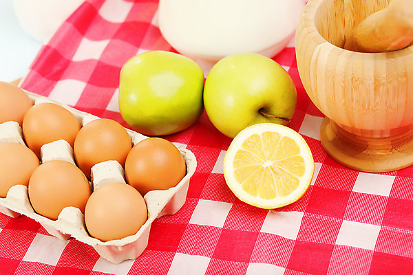 포토 JPG 해외이미지 음식 백그라운드 건강 사람없음 갈색 계란 껍질 흰색 신선 상품 준비 유기농 날것 노른자 내추럴 해외202004 해외포토 웰빙 컬러 알 파일형식