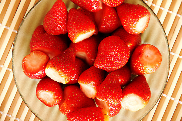 포토 JPG 해외이미지 접시 열매 음식 다이어트 과일 자연 딸기 디저트 건강 사람없음 빨간색 여름 활발 신선 그룹 시장 달콤 맛 아침식사 먹기 유기농 비타민 내추럴 숙성 채식주의자 맛있는 해외202004 해외포토 식물 식기 웰빙 계절 컬러 컨셉 모션 식사 생태계 채식 영양소 파일형식