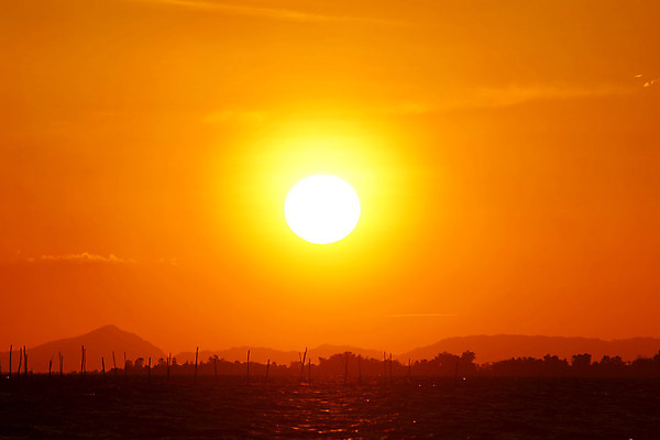 포토 JPG 해외이미지 바다 백그라운드 자연 하늘 풍경 사람없음 빨간색 빛 햇빛 태양 반사 노란색 일출 황혼 일몰 수평선 해외202004 해외포토 자연요소 컬러 노을 생태계 파일형식