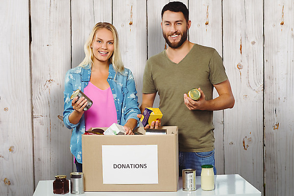 포토 JPG 해외이미지 백인 옷 여자 남자 행복 백그라운드 함께함 서기 20대 성인 두명 목재 30대 울타리 상자 봉사 도움 상품 복지 동료 기부 돌봄 참여 자선단체 해외202004 해외포토 서양인 나무 감정 컨셉 재료 관계 모션 사람 청년 장년 담장 그룹 사회이슈 자선 파일형식